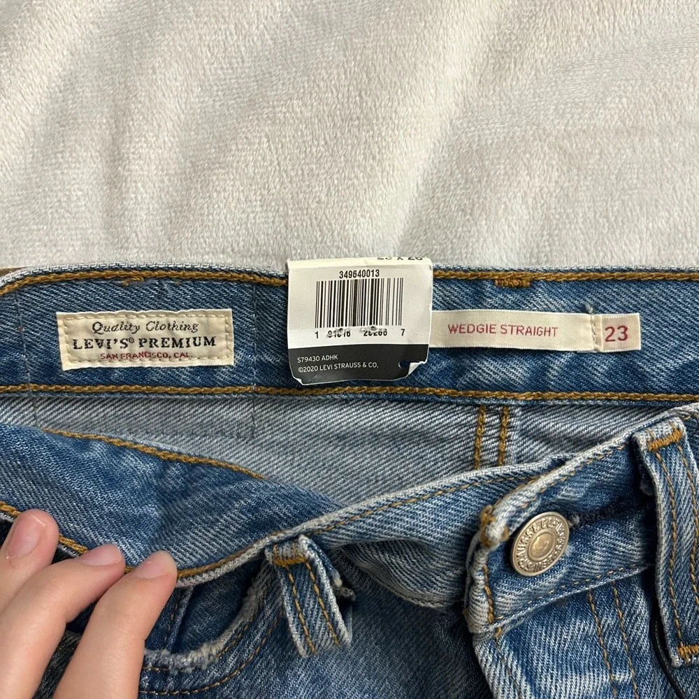 NWT Levi’s Wedgie Straight High Rise Jeans - Picture 5 of 9